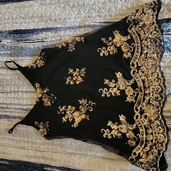 Gorgeous gold sequins tank - Picture 1 of 6